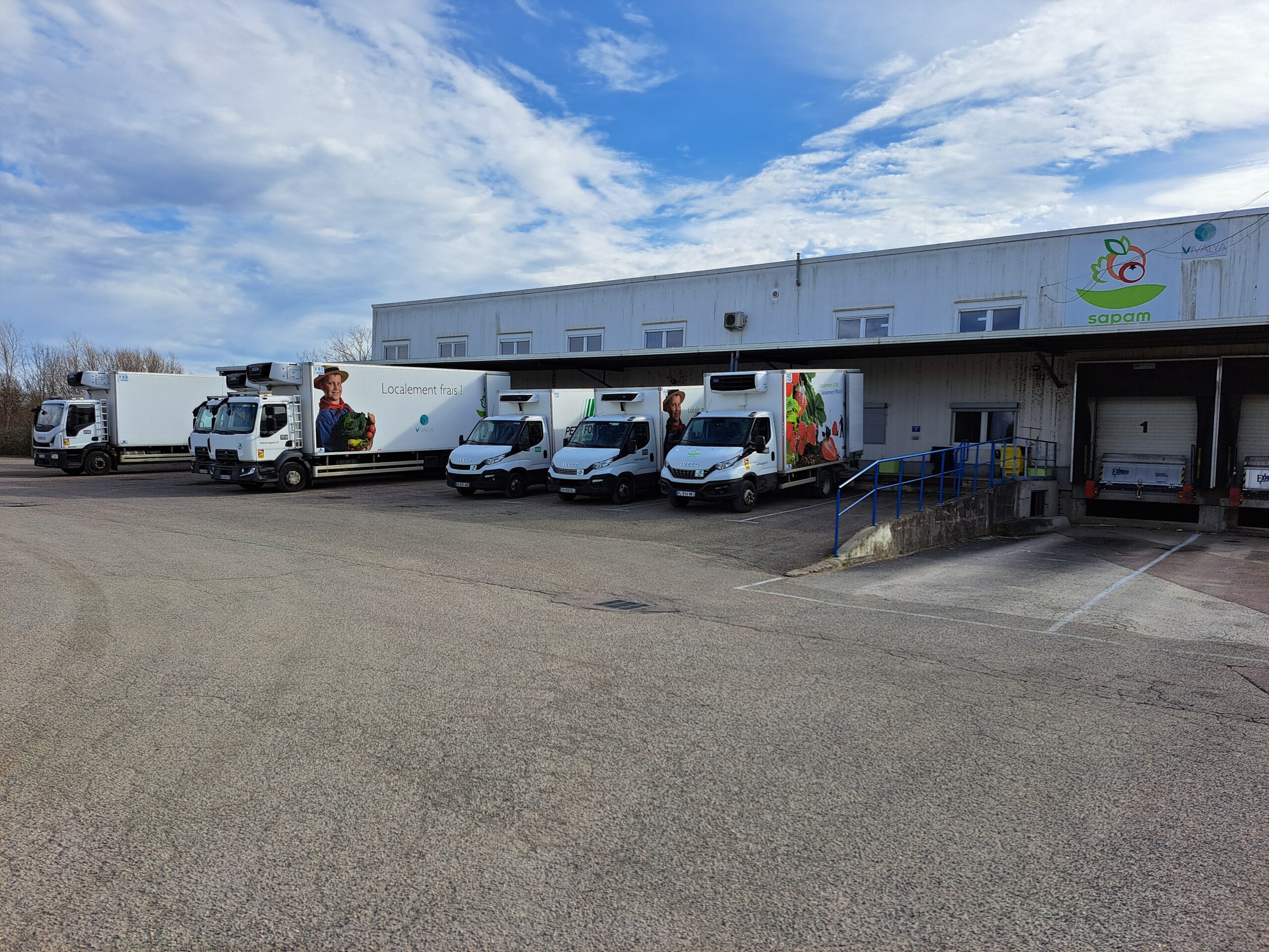 vue camions et entrepôt SAPAM
